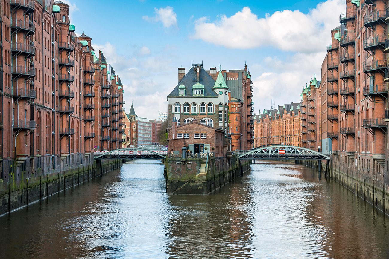 „Venedig des Nordens“: Das Stadtbild von Hamburg als auch von seiner Partnerstadt Sankt Petersburg ist von Flüssen, Kanälen und Brücken durchzogen.