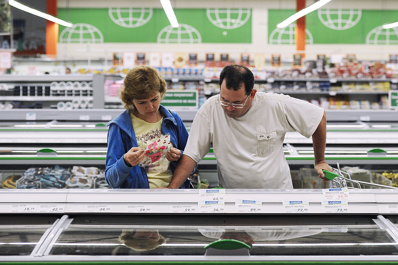 Customers shopping at the Globus hypermarket in Ryazan, Russia.