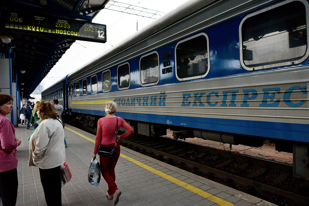 Pasajeros en la estación central de Kiev.