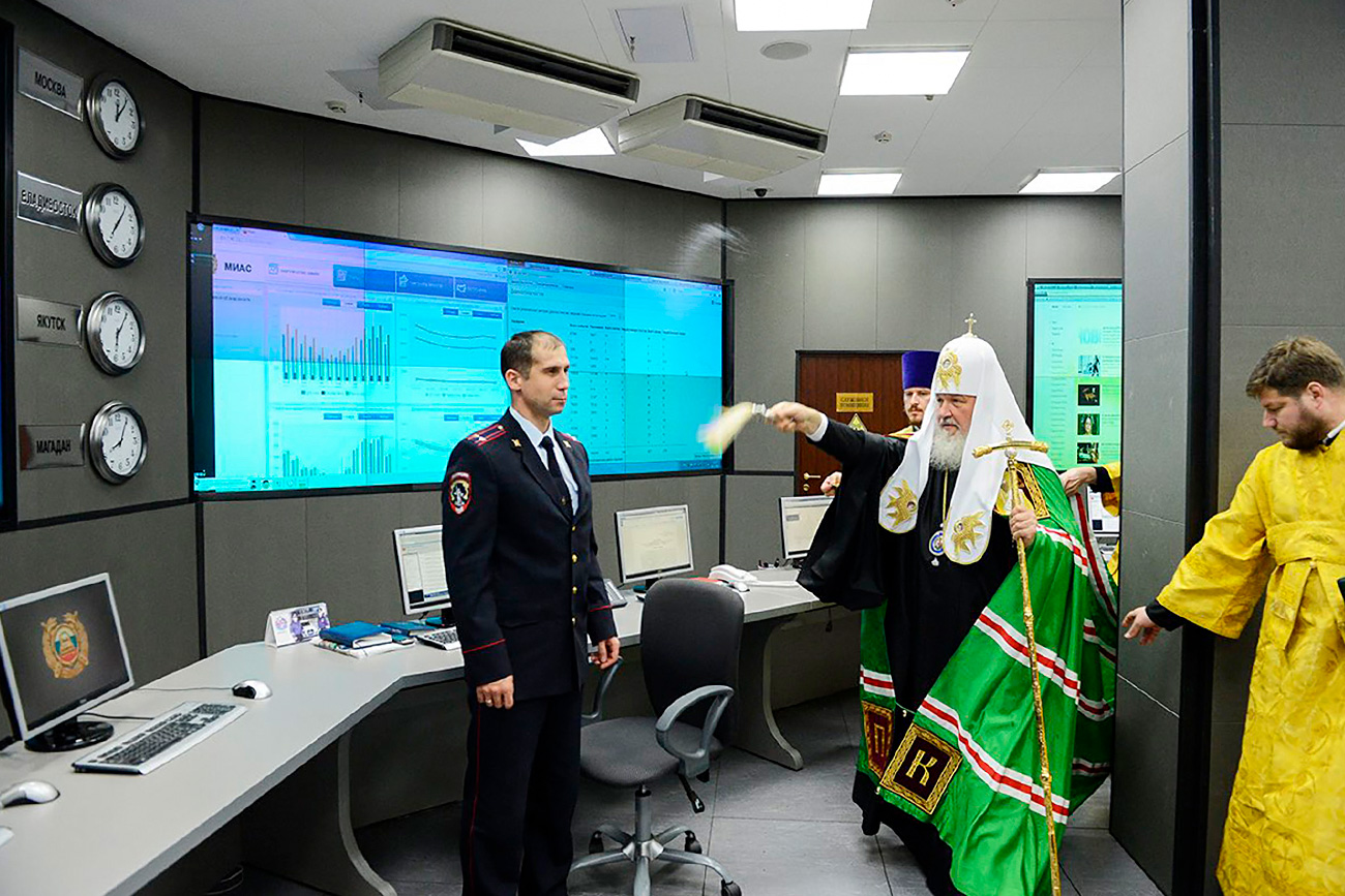 Патријарх Кирил освешта нову зграду Центра за специјалне намене МУП-а у осигурању саобраћаја. 2013.