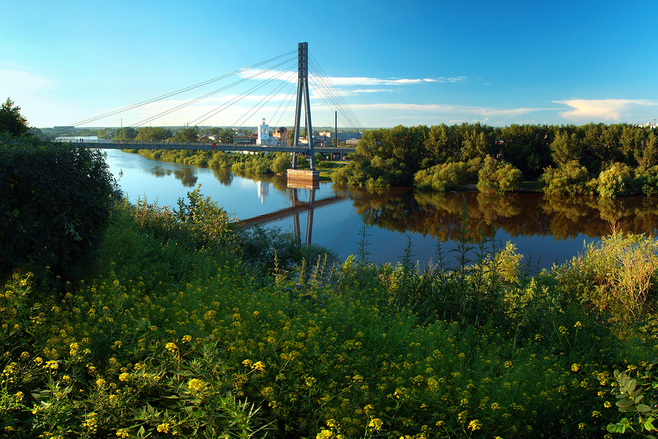 Bridge over the Tura River, Tyumen', city, capital of Tyumen' Oblast, Russia, in western Siberian Russia