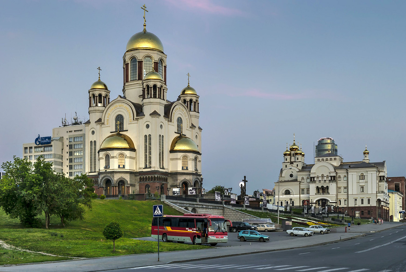 Wo einst die Zarenfamilie ermordet wurde, steht heute die Kathedrale auf dem Blut in Jekaterinburg.