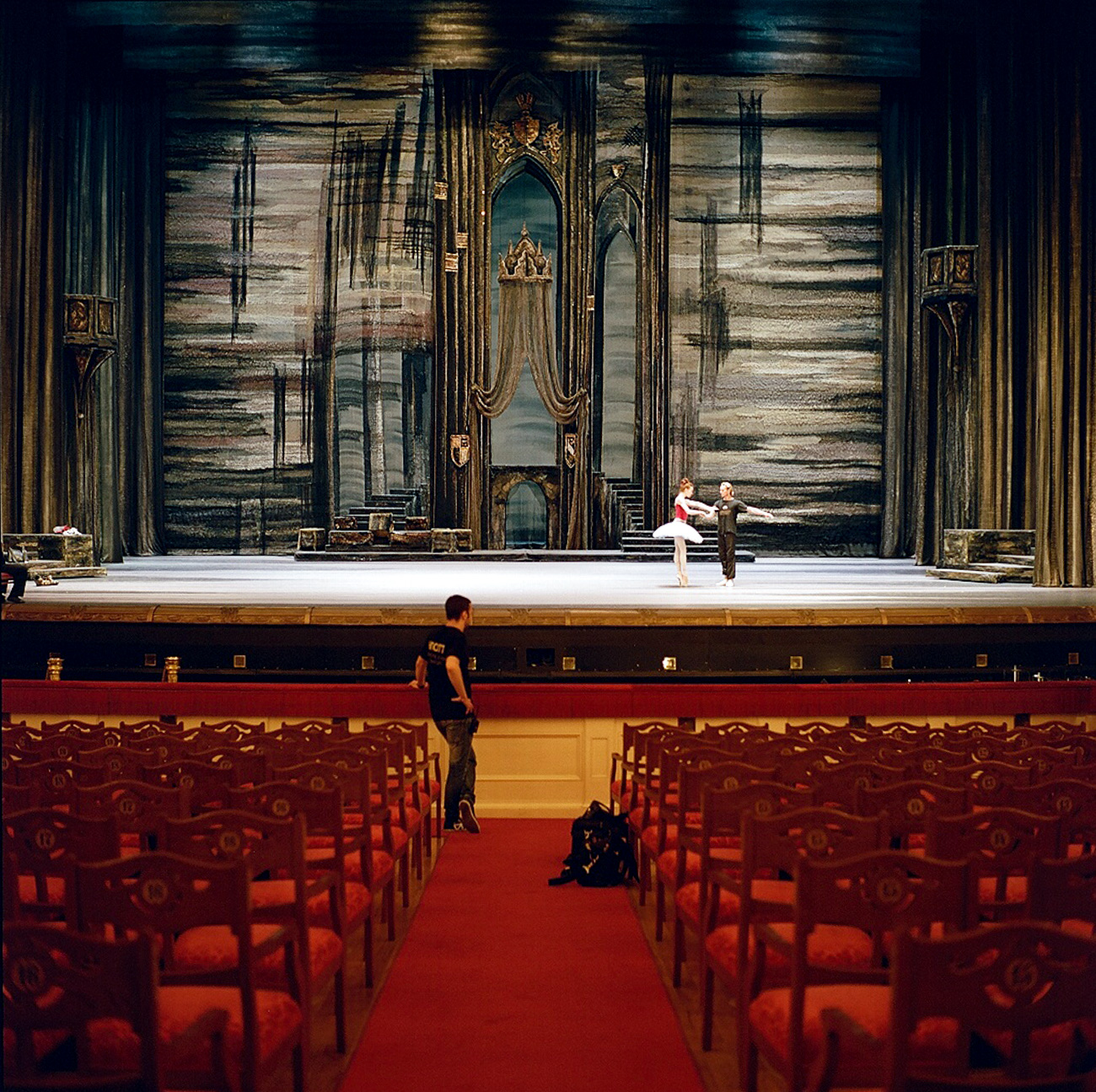 Ballett wird an der Moskauer Staatlichen Akademie für Choreographie, die auch als Bolschoi-Ballett-Akademie bekannt ist, und an der Waganowa-Akademie für russisches Ballett gelehrt. Viele Absolventen arbeiten später an namhaften Häusern wie dem Moskauer Bolschoi- und dem Mariinskij-Theater in St. Petersburg.