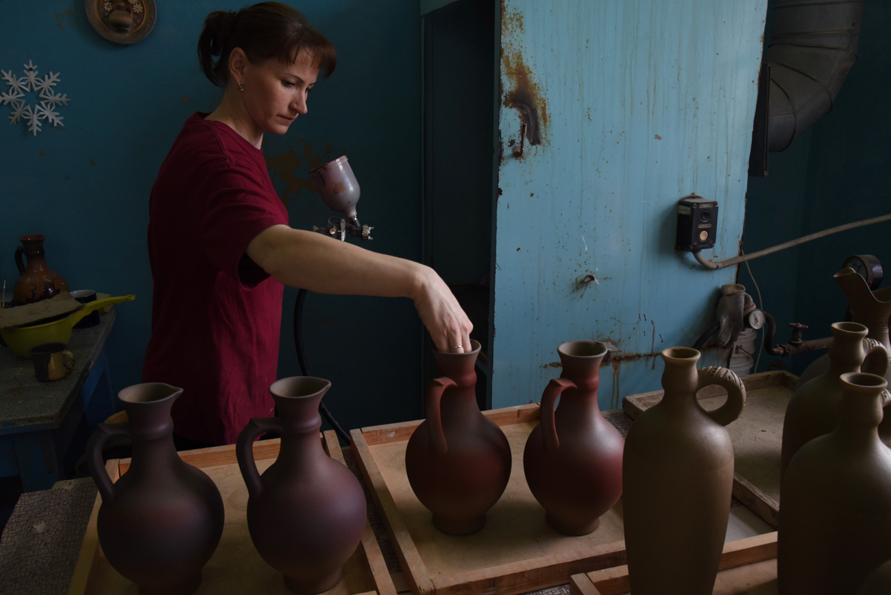 « Nous aimerions que nos vins soient choisis parmi une grande variété de vins dans les magasins, mais ce n’est pas si simple. Nous augmentons et améliorons constamment notre cycle de production pour préserver la qualité de chaque bouteille », nous indique Valentina Popandopoulo, directrice adjointe de la qualité chez Fanagoria.