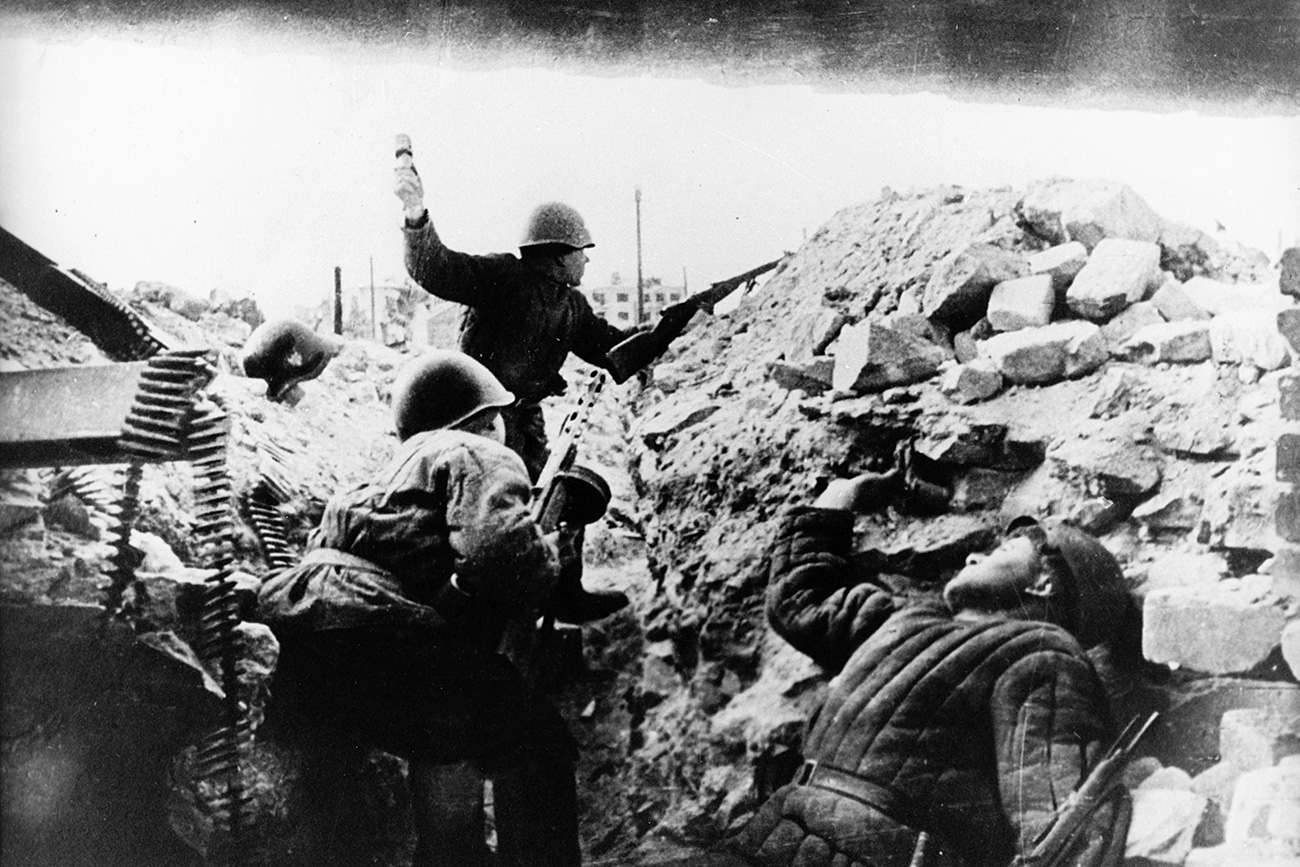 Vojnici Crvene armije bore se na ulicama u Staljingradskoj bitci / 