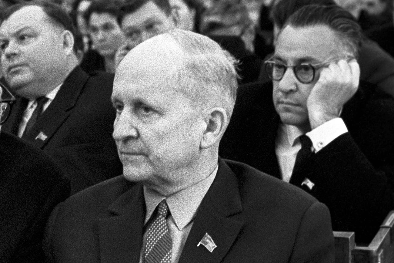 Znanstvenik Pavel Suhoj na 5. zasedanju vrhovnega sovjeta ZSSR 6. sklica, Moskva, ZSSR.