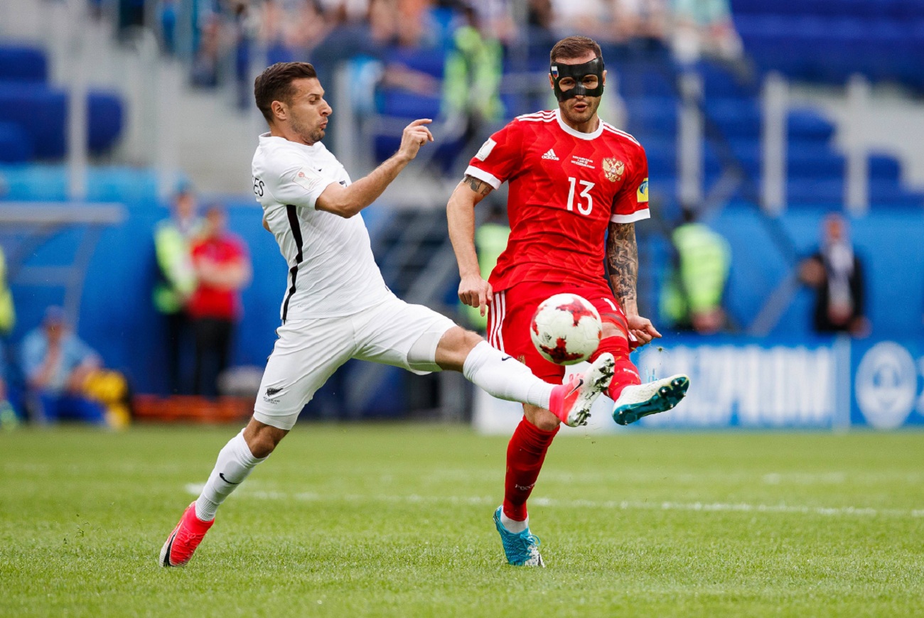 Tim nasional sepak bola Rusia mengalahkan Selandia Baru dengan skor 2 - 0 dalam laga pembuka Piala Konfederasi 2017.