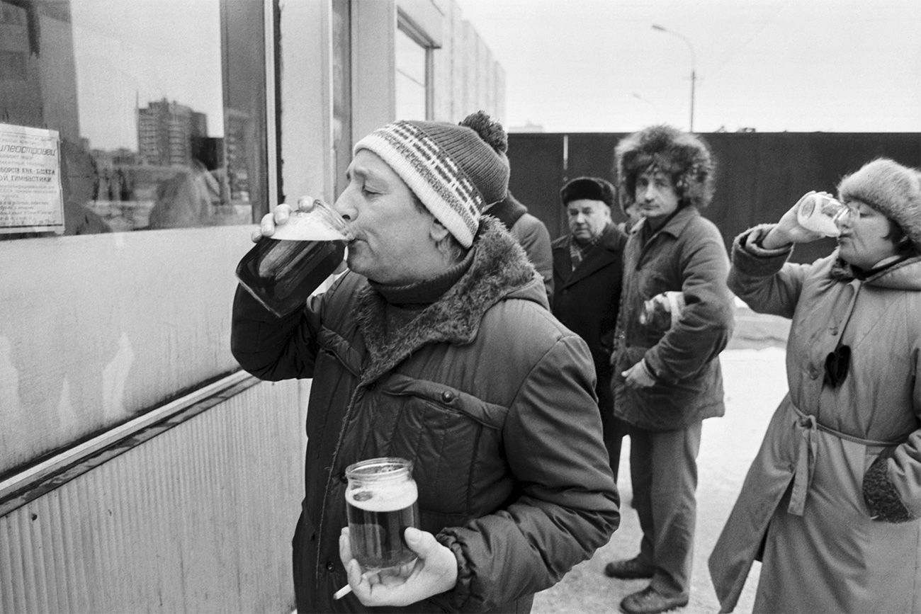 SAINT-PETERSBURG, RUSSIA. January 1, 1992. Drunkards at a beer stand.