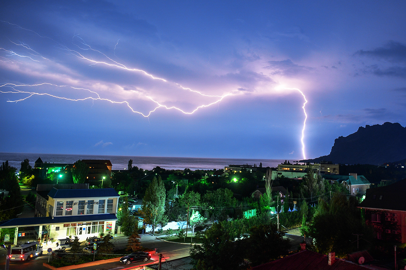 Nevihta v naselju Koktebel na Krimu.