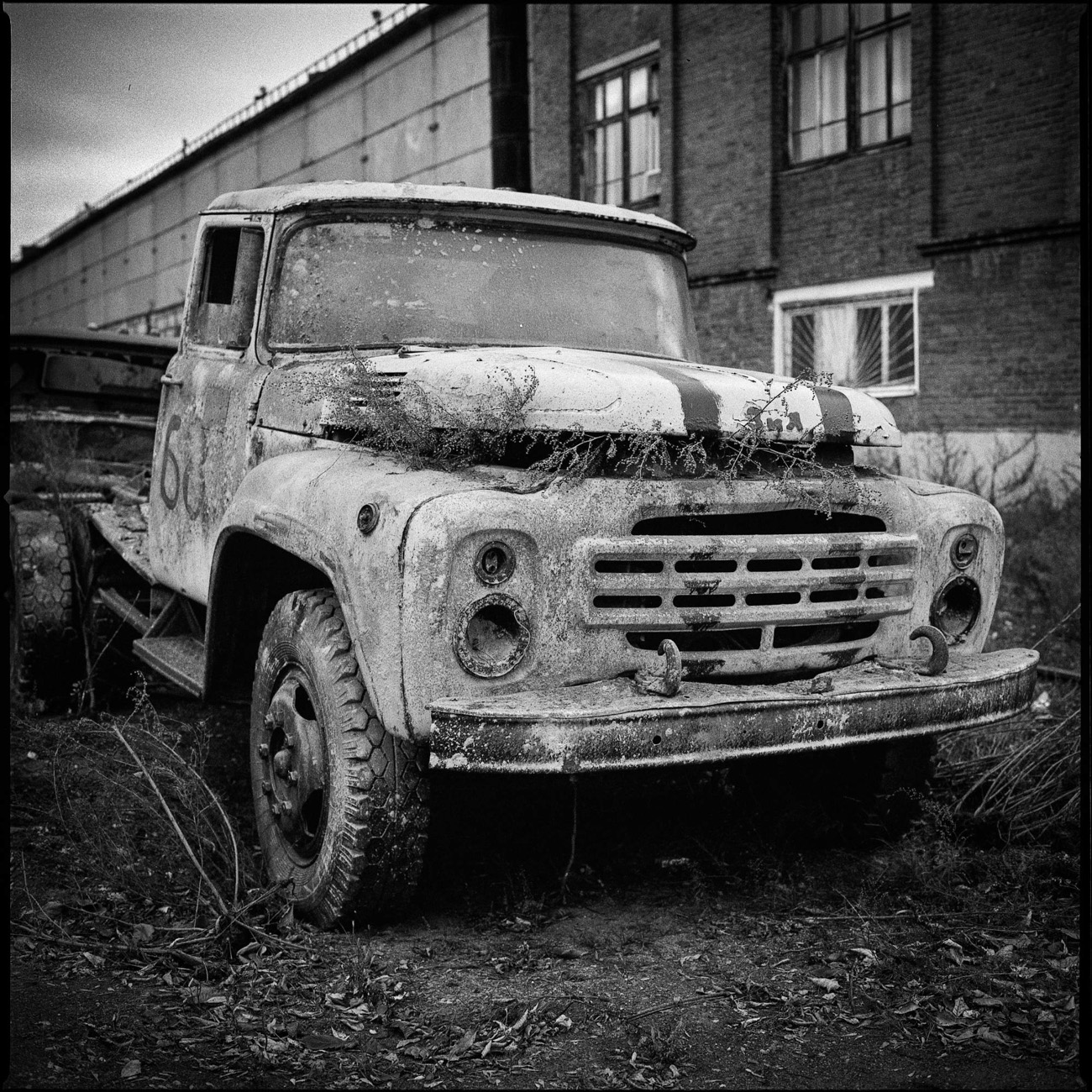 Un ZIL 130 abandonné attend d’être envoyé à la ferraille, mais en 1963 c’était l'un des wagons de marchandises les plus modernes de son temps.