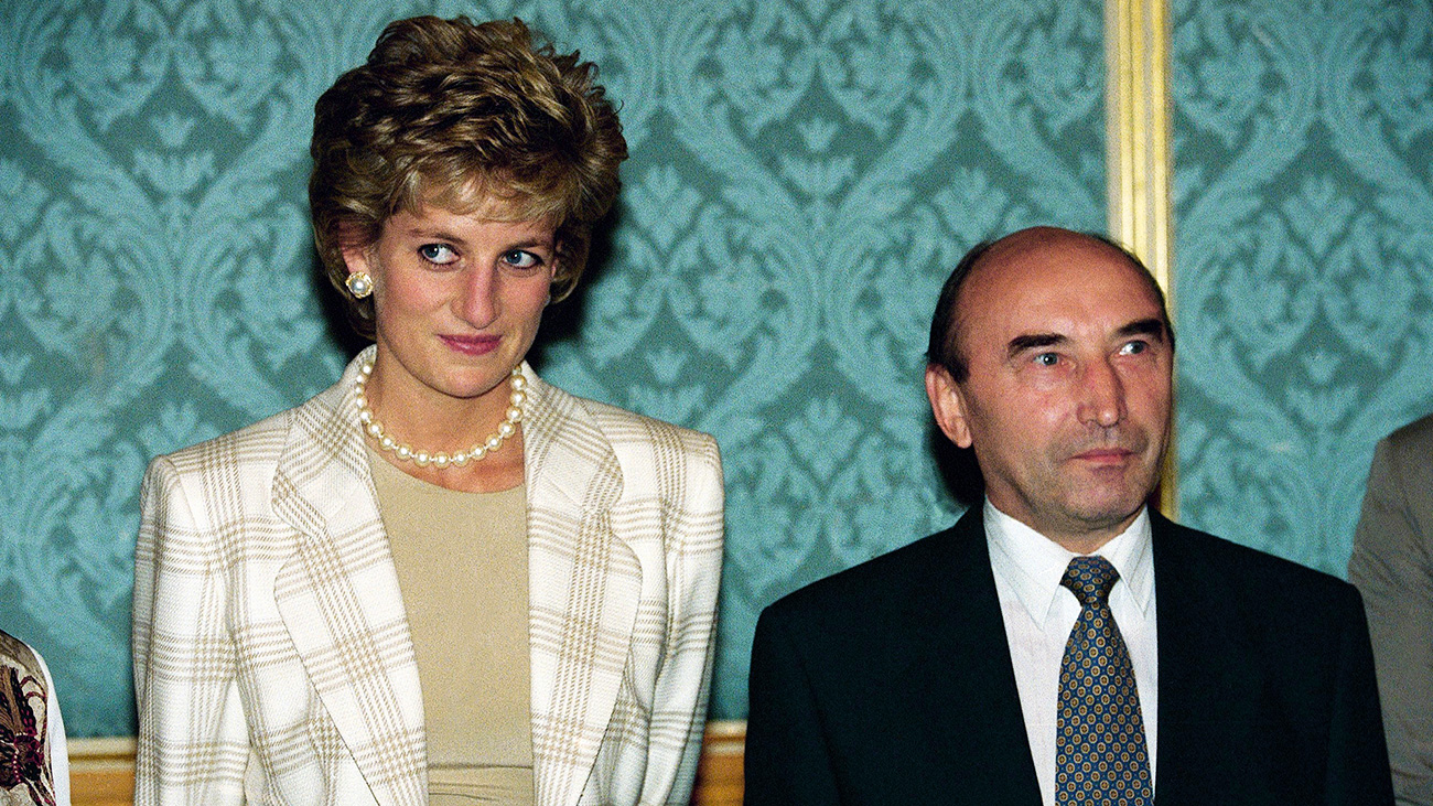 Diana atterrò il 15 giugno e dall’aeroporto si recò direttamente alla sede del Parlamento russo (noto anche come Casa Bianca) per incontrare i funzionari statali responsabili della politica sociale: il vice primo ministro Jurij Jarov e il ministro della Difesa sociale Liudmila Bezlepkina