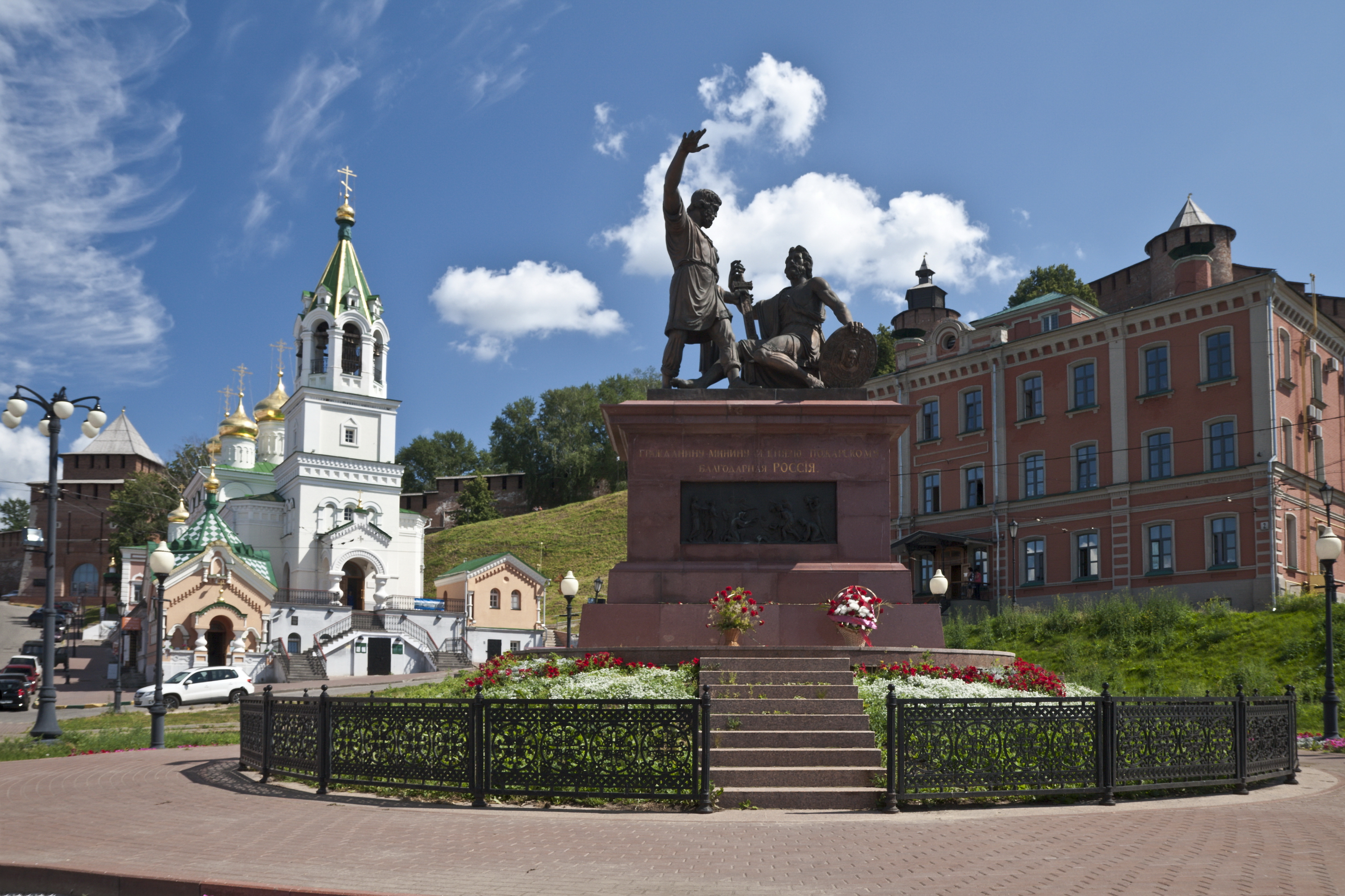 Нижни Новгород е петият по големина град в страната, с население повече от един милион души.