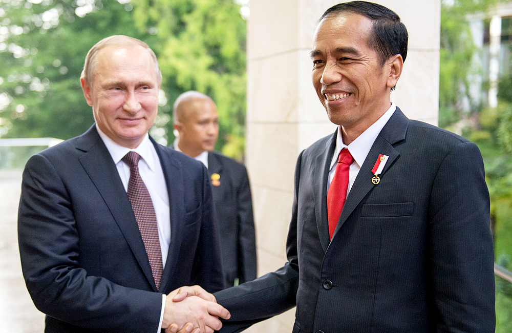 Vladimir Putin and Joko Widodo on a meeting in Sochi on May 18.