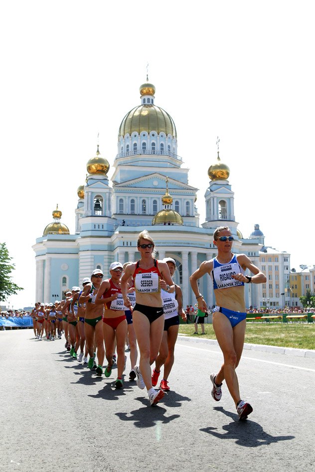 ロシアのサランスクで行われている競歩ワールドカップの二日目。女子20kmで競い合う選手たち。
