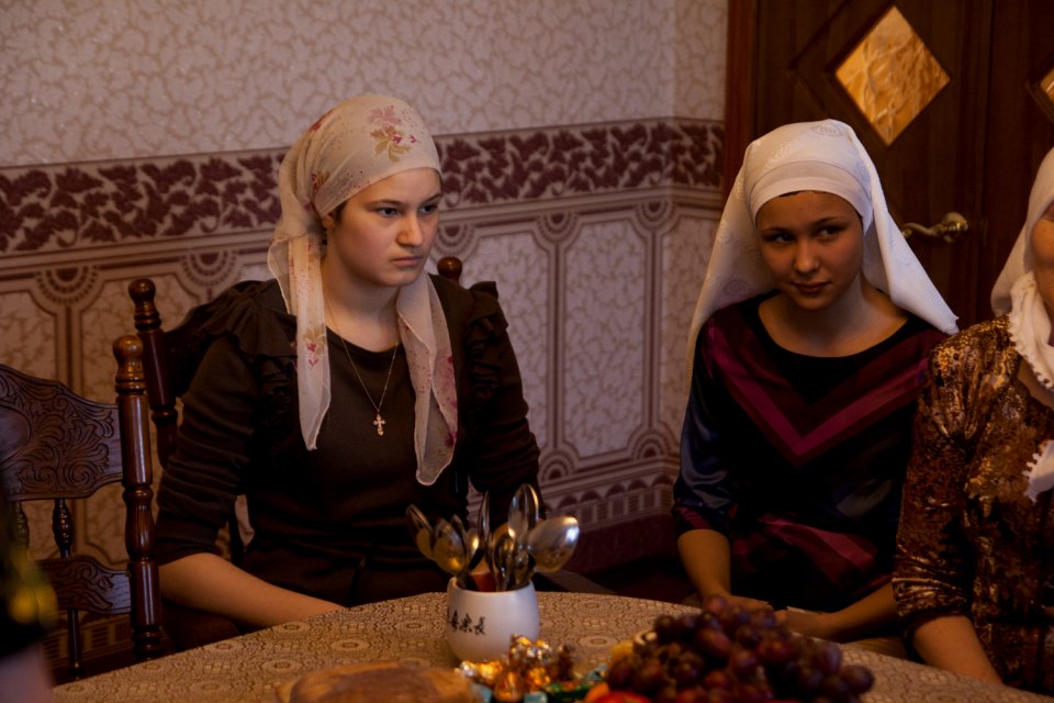 Suku-suku yang menganut Islam secara tradisional (Tatar dan Bashkir) telah lama hidup berdampingan dengan umat Kristen.