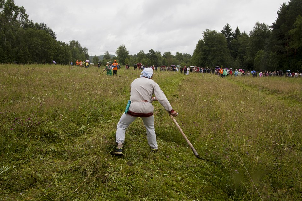 The tournament is traditionally held in three stages: the men&rsquo;s championship, the women&rsquo;s championship, and the team competition. The final stage is the relay race: the women start mowing, then pass the scythes to the men.