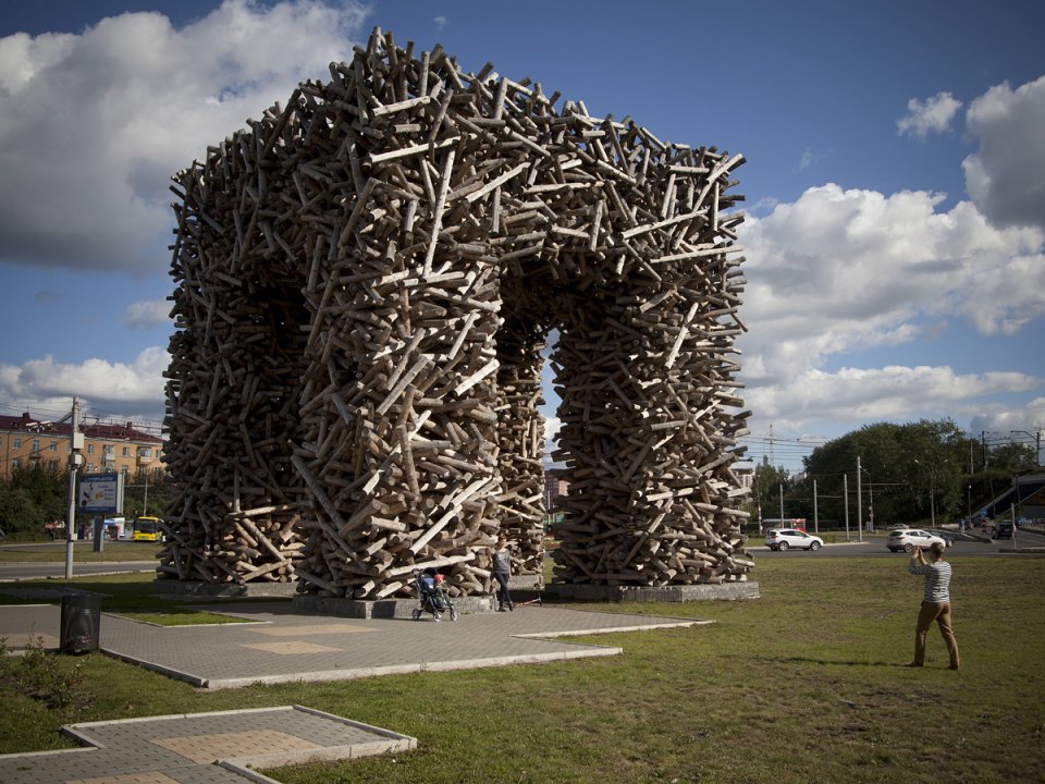 The Perm Gate art project was conceived by Nikolai Polissky (the ideologist behind the Archstoyanie project) in 2011. The work is situated in the square dedicated to Perm&rsquo;s 250th anniversary, near the main railway station Perm 2.