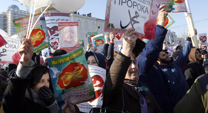 Die Menschen in Grosny protestieren gegen Mohammed-Karikaturen der Zeitschrift "Charli Hebdo". Foto: Waleri Matizyn/TASS