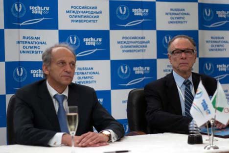 Diretor-geral da UOIR, Lev Beloussov (à esq.) e o presidente do COB, Carlos Arthur Nuzman (à dir.) Foto: olympicuniversity.ru