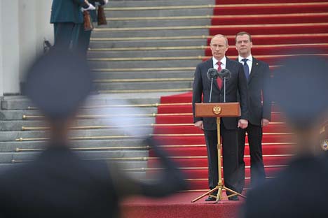 Vladímir Pútin (à dir.) e Dmítri Medvedev (à esq.) Foto: Kremlin.ru