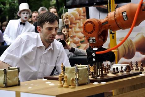 Ex-campeão mundial de xadrez relâmpago não teve vez contra o robô alemão Foto: chessdom.ru