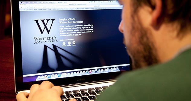 A versão da enciclopédia digital colaborativa Wikipedia em russo saiu do ar nesta terça-feira. Foto: TASS
