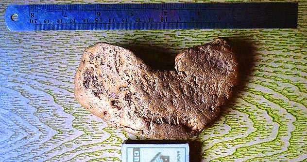 Pepita de ouro em forma de coração encontrada na região de Irkutsk Foto: rusgeology.ru