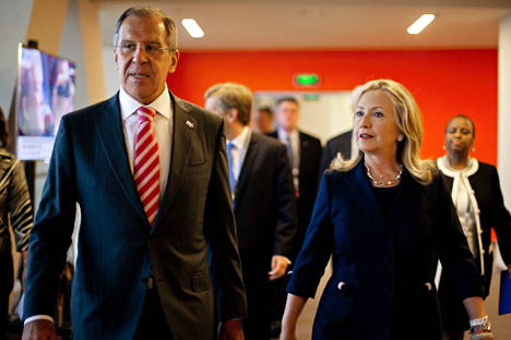 Ministro Lavrov durante reunião com sua homóloga norte-americana Clinton. Foto: AP