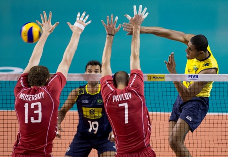 A seleção da Rússia não deu nenhuma chance aos brasileiros, que mantiveram a base de Londres Foto: AP