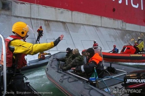 Os guardas de fronteira russos apreenderam o “Arctic Sunrise” e todos a bordo, incluindo a tripulação, um fotojornalista e um cinegrafista Foto: site oficial do Greenpeace