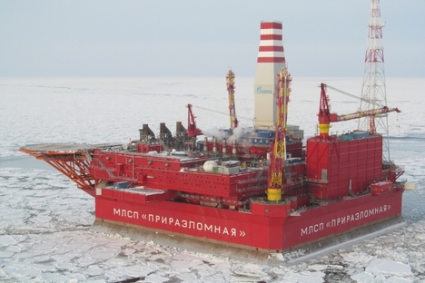 O risco de acidente está presente em cada uma das três fases da produção de hidrocarbonetos em alto mar: a extração, o processamento de hidrocarbonetos na plataforma e o bombeamento de petróleo obtido para navios-tanques Foto: wikipedia.org