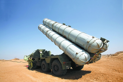 O sistema S-300PMU2 Favorit é uma versão projetada para defender pontos estratégicos de importância militar contra ameaças aéreas Foto: ITAR-TASS