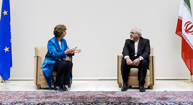 Chanceler iraniano, Mohammad Javad Zarif (dir.), apresentou programa para resolver questão nuclear que aflige o Ocidente Foto: AP