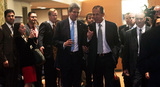 Secretário de Estado americano John Kerry (esq.) e chanceler russo Serguêi Lavrov mantêm confiança sobre futuro das negociações Foto: Reuters