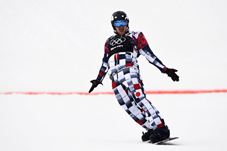 O atleta russo Nikolai Oliúnin conquistou a primeira medalha olímpica em snowboard masculino para a Rússia Foto: Reuters