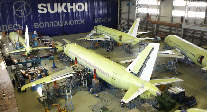 Para cumprir a meta, Sukhôi deverá fabricar pelo menos três aviões civis por mês Foto: ITAR-TASS