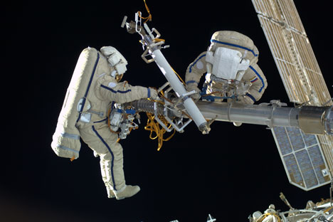 Sistema providencia volta do cosmonauta à estação apertando apenas um botão Foto: Roscosmos