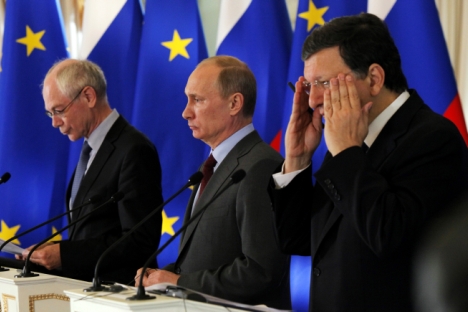 Pútin (centro) na Cúpula UE-Rússia de São Petersburgo, em 2012 Foto: AP