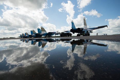 Perigosa aproximação do caça russo SU-27 em relação ao avião militar de reconhecimento americano RC-135 causou preocupação ao secretário de Defesa dos EUA Foto: Mikhail Siritsa / RIA Nóvosti