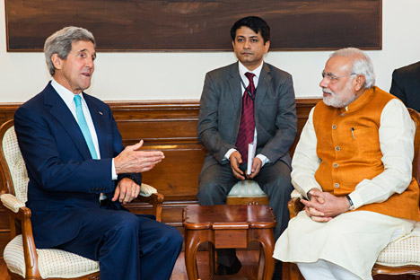 o secretário de Estado americano, John Kerry (esq.) e Narendra Modi, ministro das Relações Exteriores indiano (dir.) Foto: AP