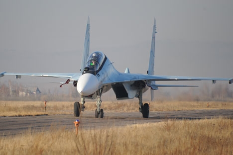 Avião de combate Su-27 deve garantir inviolabilidade do espaço aéreo Foto: RIA Nóvosti
