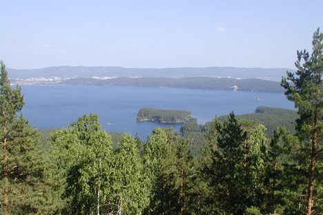 Só nas ilhas do Lago Turgoiak foram encontrados rastros da permanência de pessoas pré-históricas Foto: wikipedia.org