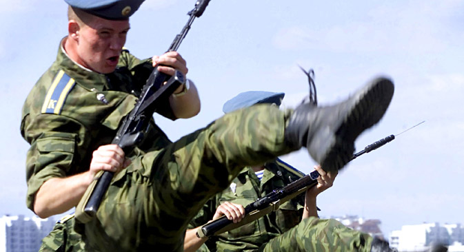 Atualmente o armamento das tropas russas é formado apenas por equipamentos e meios que podem ser transportados por via aérea Foto : Reuters