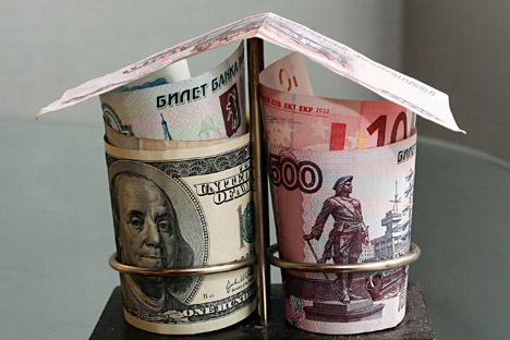 A moeda russa está sendo negociada a mínimos históricos em relação ao dólar americano e ao euro Foto: Alamy/Legion Media