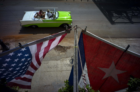 Bandeiras em Havana para celebrar a reaproximação entre países Foto: AP