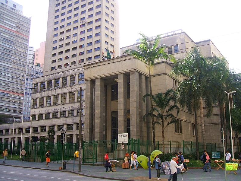 Fachada principal da Biblioteca Mário de Andrade, na Consolação