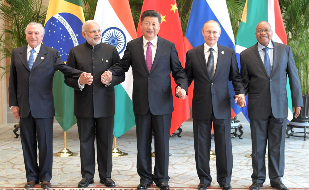 Ao final do encontro, líderes posaram para foto oficial de mãos dadas