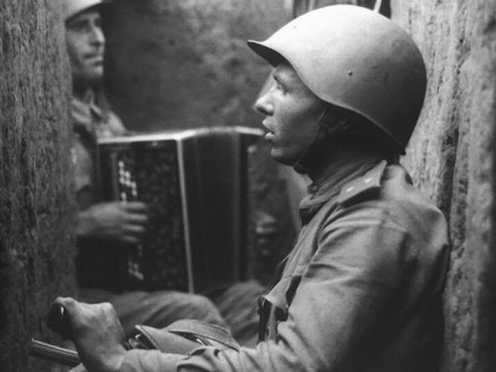 “A Batalha Por Nossa Ucrânia Soviética” (1943), do ucraniano Dovjenko.