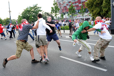 Schlägerei vor dem EM-Spiel zwischen Polen und Russland. Foto: ITAR-TASS