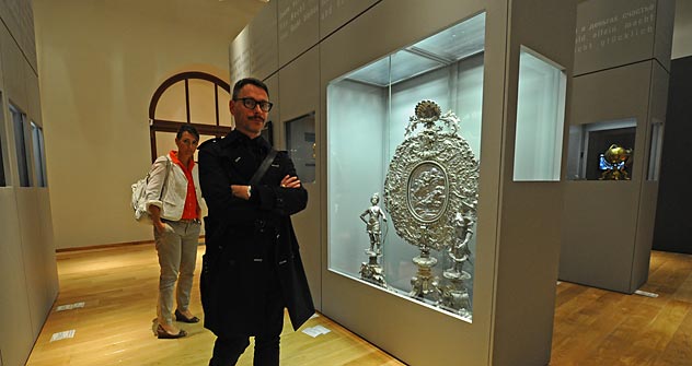 Die ersten Besucher besichtigen die Ausstellung “Russen und Deutsche – 1000 Jahre Geschichte, Kunst, Kultur”.  Foto: ITAR-TASS